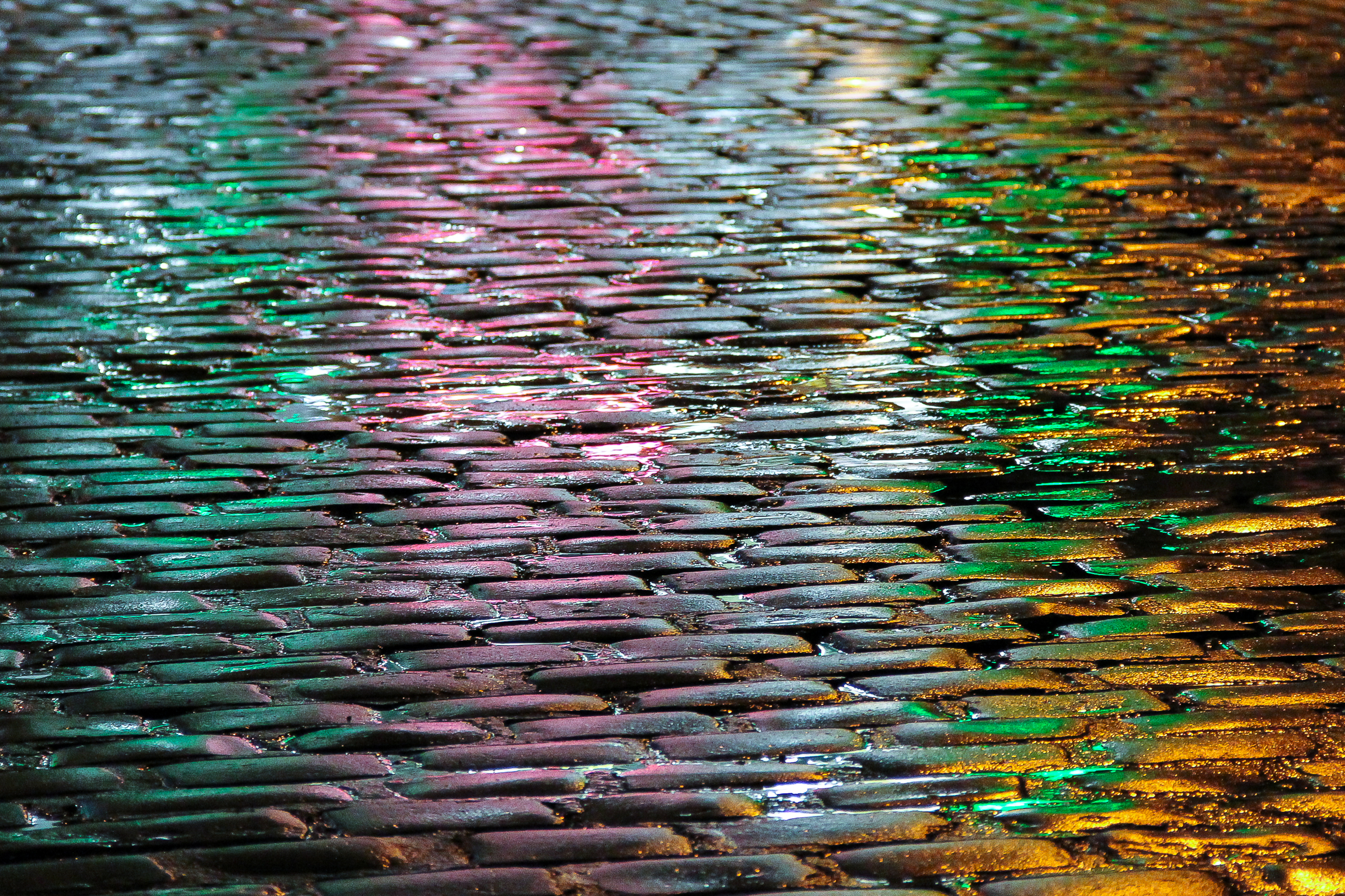 reflets lumineux sur lespaves parisiens la nuit