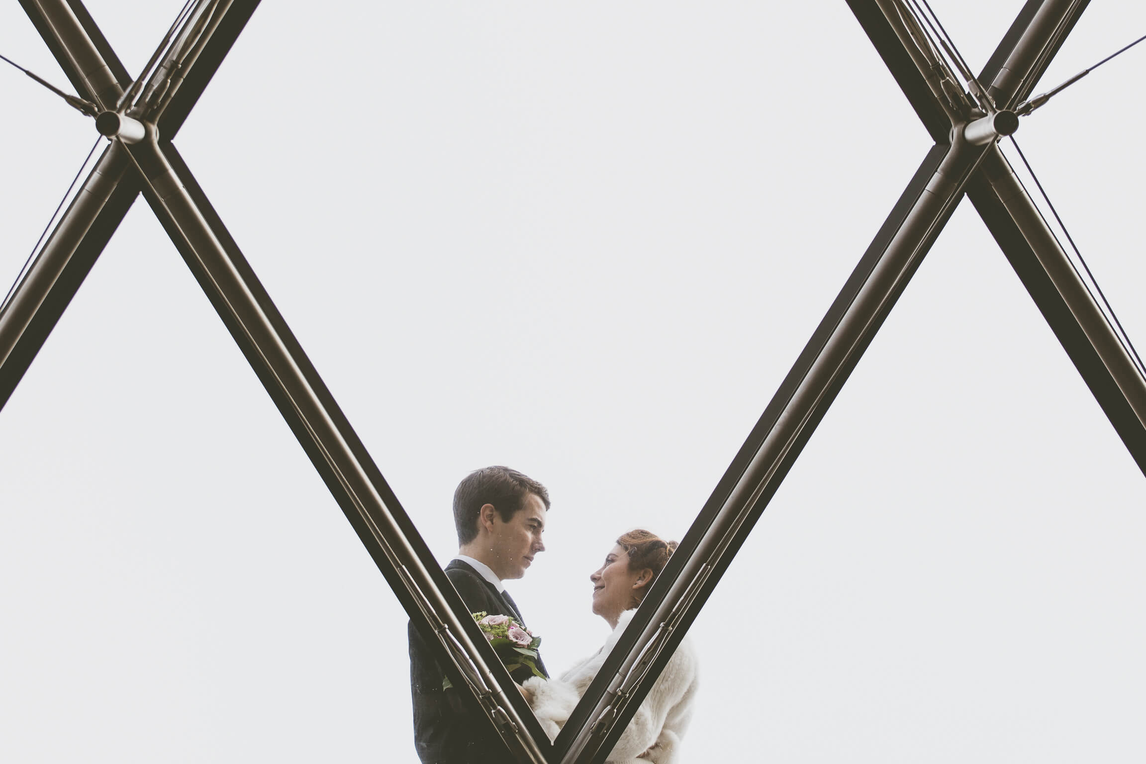 photo de couple au Louvre a Paris