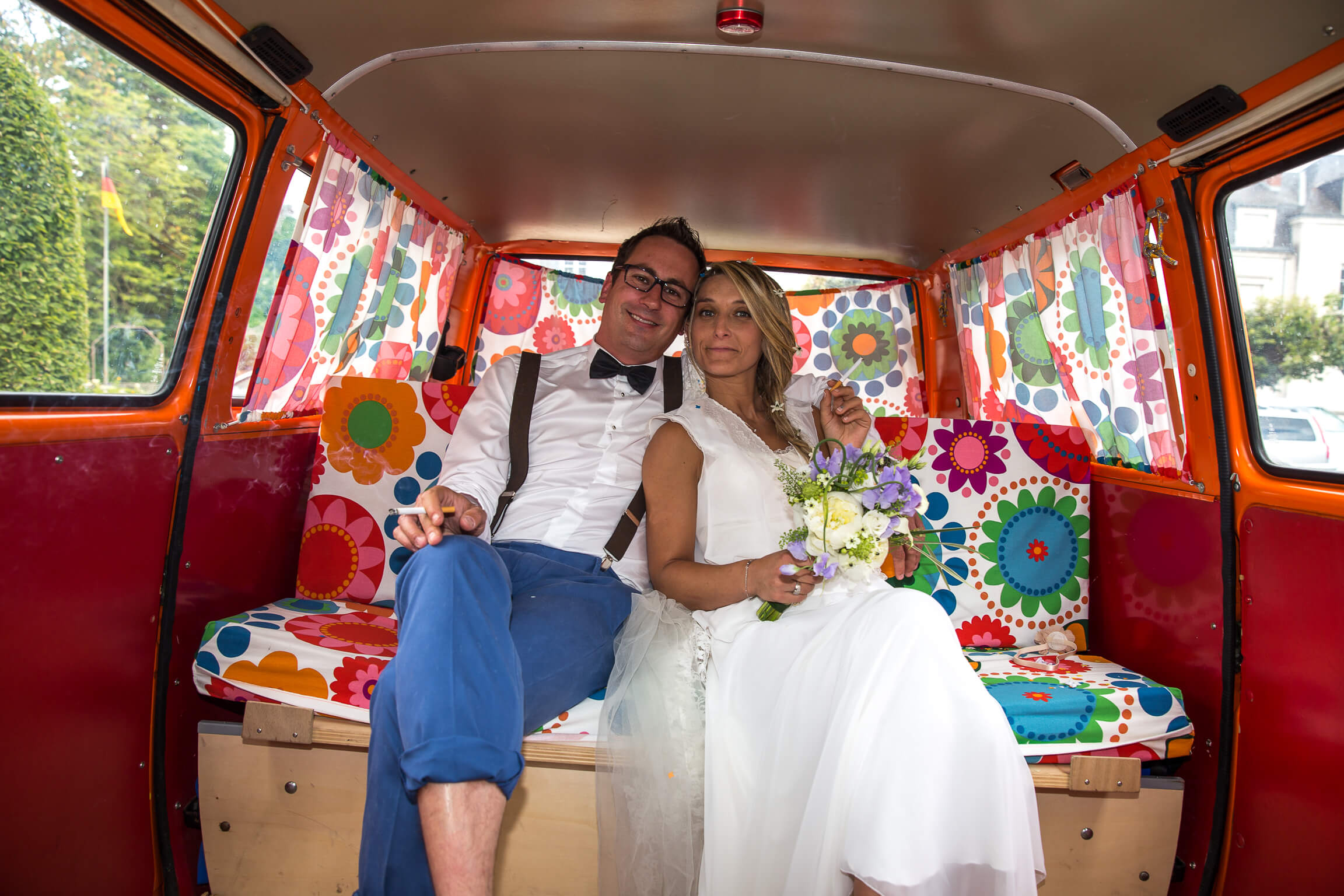 photo de couple dans un van Westfalia