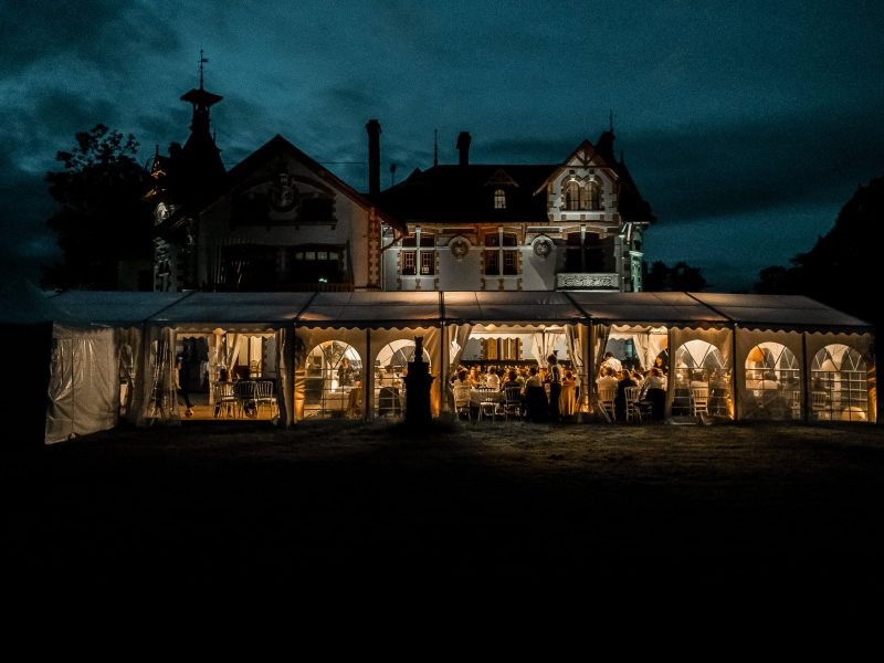 Domaine de la Trigalière à Ambillou près de Tours pendant le repas de ce mariage en touraine